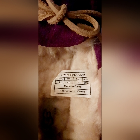UGG MOCCASIN SLIPPERS, PURPLE, SIZE 6 - Picture 2 of 3